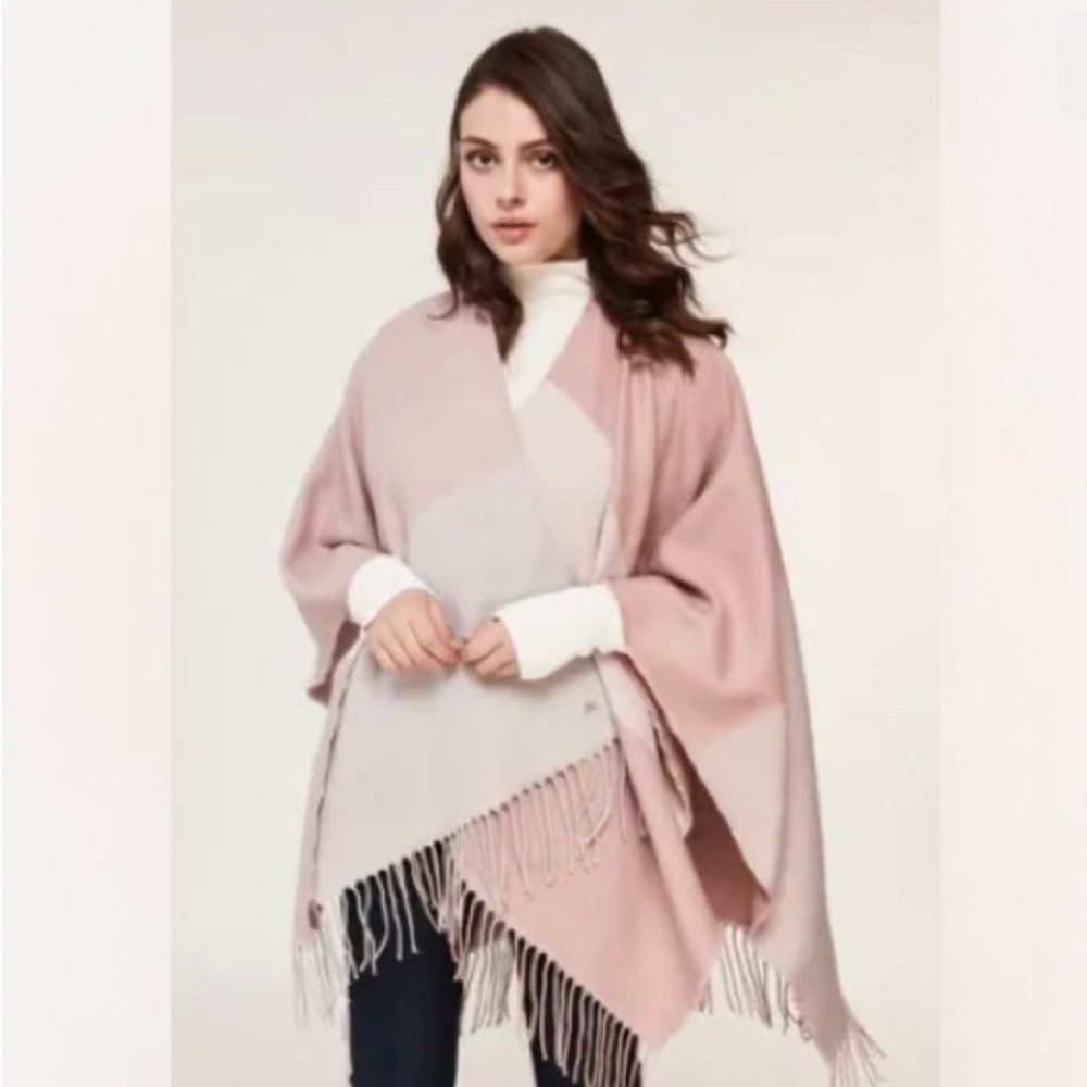 Soia and kyo pink & cream color blocked poncho scarf wrap with fringe hem NWT